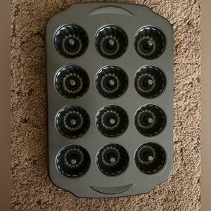 Wilton-Non-Stick Mini Fluted Tube Cake Pan